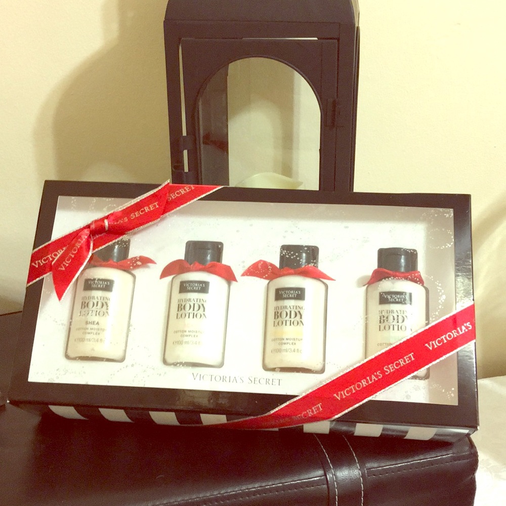 ⚡️SALE⚡️NWT Victoria Secret Lotion Set